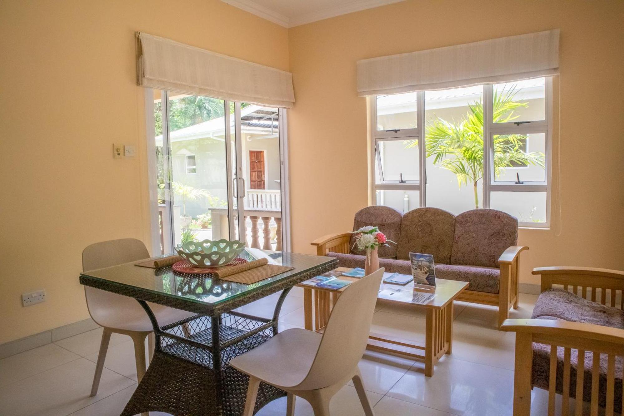 Beau Bassin Inn Baie Lazare  Екстериор снимка