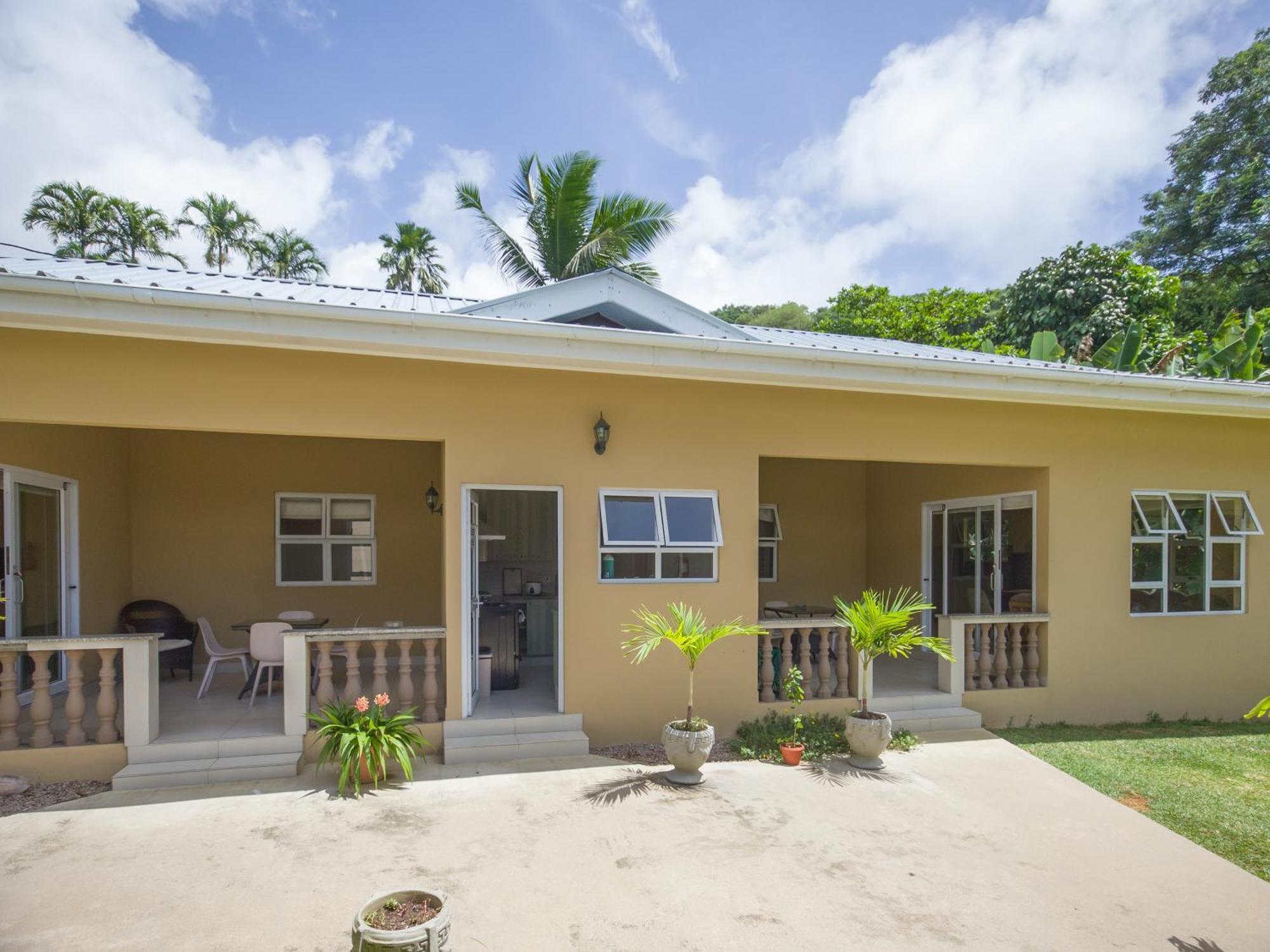 Beau Bassin Inn Baie Lazare  Екстериор снимка